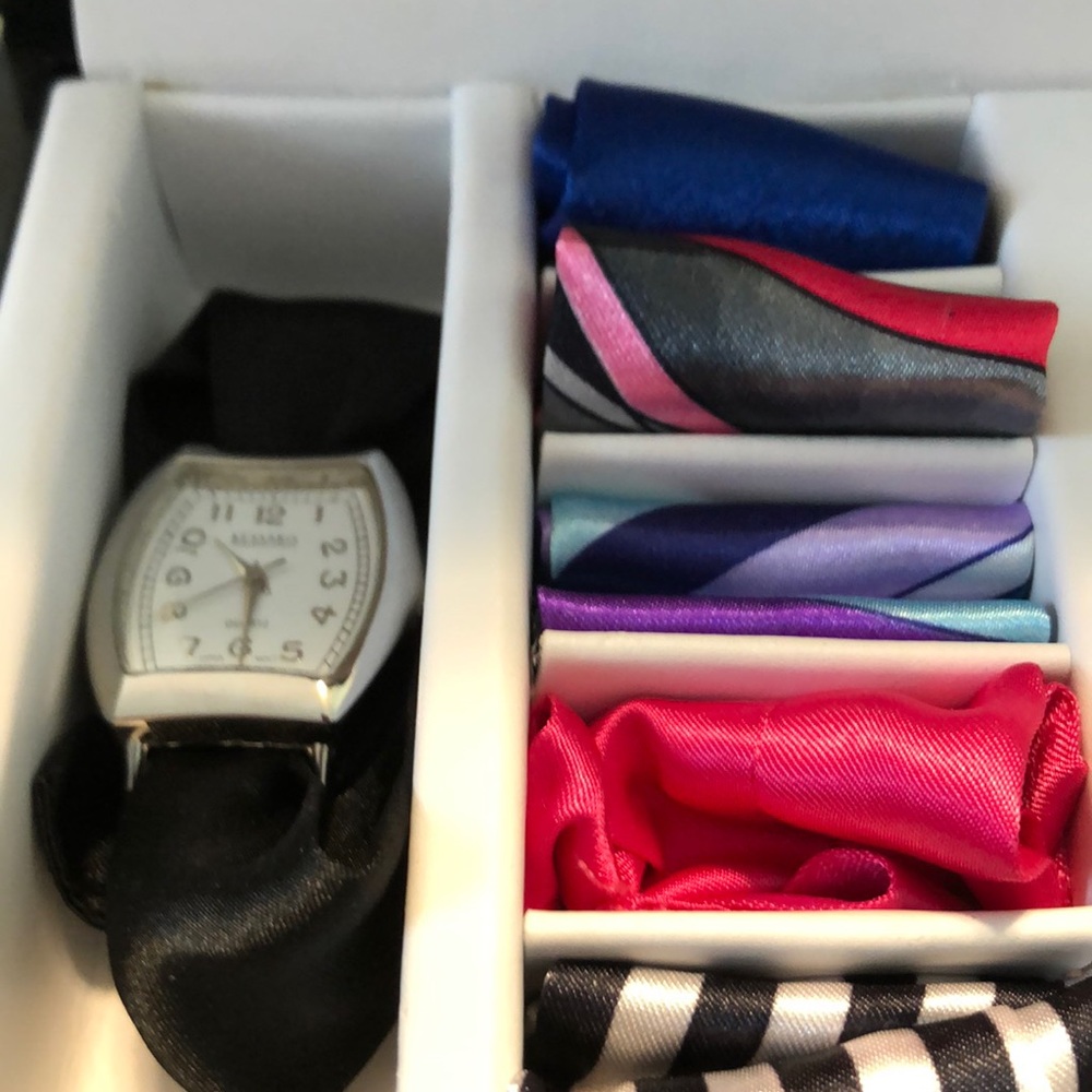 Kassaris Watch set. Brand New Never used